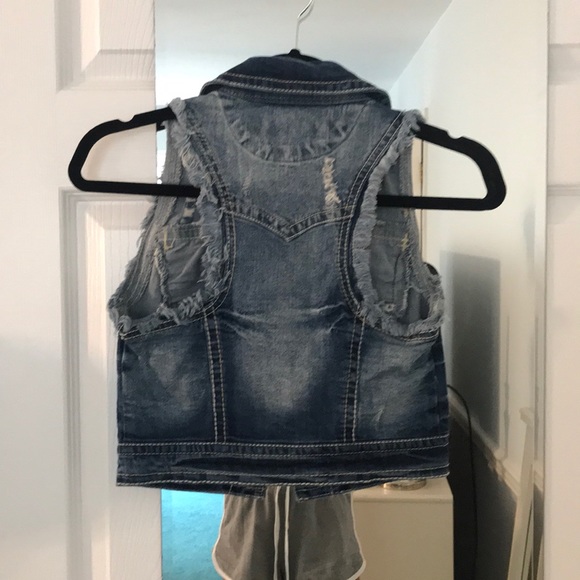 Wallflower Cropped Sleeveless Denim Jacket - Picture 2 of 3
